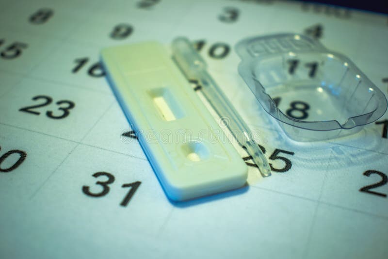 High-tech die laboratoriummateriaal in de bemestingsprocédé Bemesting in vitro van het de procedurelaboratorium van de eiherwinni royalty-vrije stock afbeeldingen