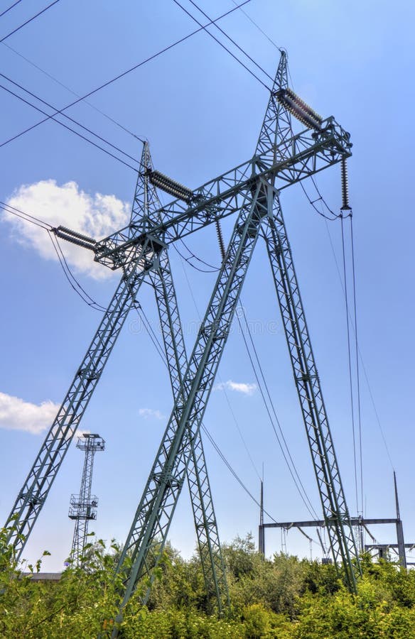 High voltage electrical overhead line