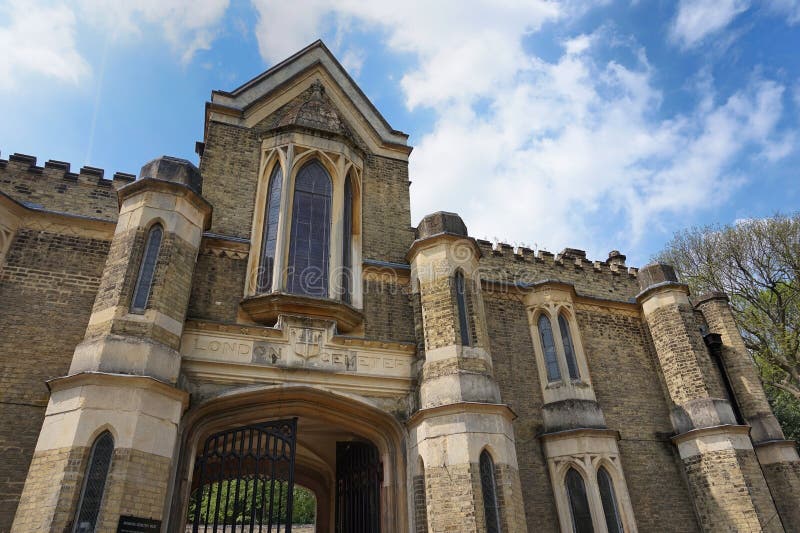 HIGHGATE,伦敦,英国- 2016年3月12日:教堂的外部在西方公墓 库存照片 HIGHGATE,伦敦,英国- 2016年3月12日:教堂的外部在西方公墓 库存照片