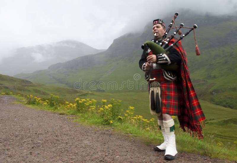 Highland Bagpiper, Scotland Editorial Image - Image of cloudy, scottish ...