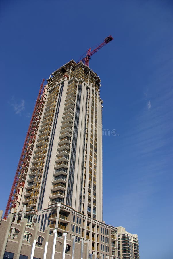 Highrise Condo Construction. A tall residential condominium building under construction in Mississauga, Ontario, CANADA, against a blue sky background stock images Highrise Condo Construction. A tall residential condominium building under construction in Mississauga, Ontario, CANADA, against a blue sky background stock images