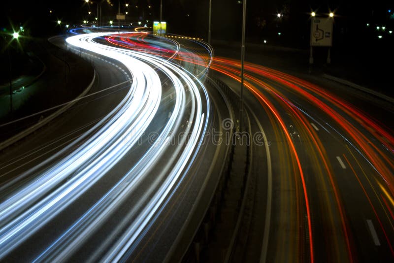 Auto velocità, su una strada che dal porto di Oslo, in Norvegia, Europa.
