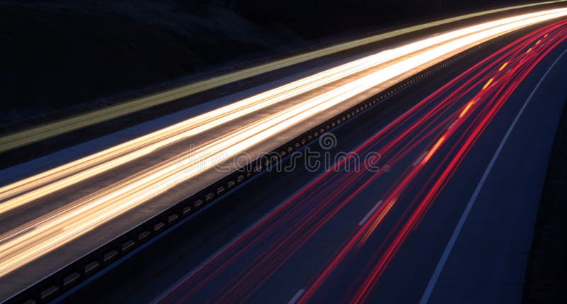 Das licht spuren auf der Autobahn.