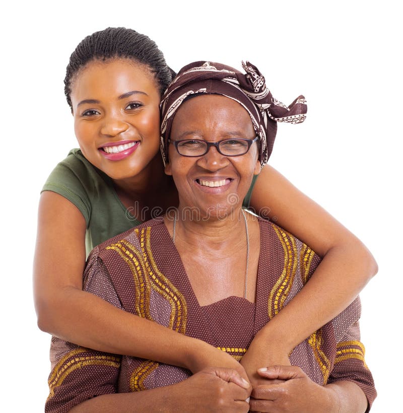 Hija africana que abraza a la madre mayor imagen de archivo libre de regalías