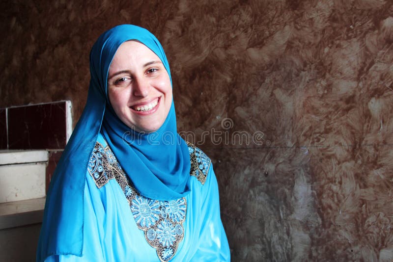 Prière de femme de l'Islam photo stock. Image du islamique - 15923780