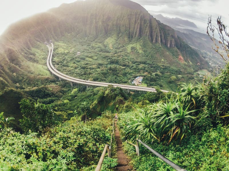 Viajar pra quê? - Haiku Stairs (Havaí, EUA) também conhecido como