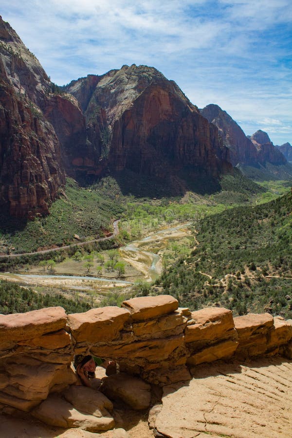 4.7.2018 - Hiking Angels Landing through Zion Editorial Photography - Image of park, zion: 140531722