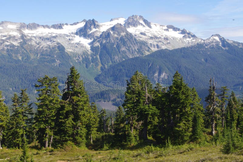 Hiking to Elfin Lakes