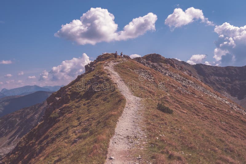 Turistický chodník na vrchole hory. Tatra, Slovensko - ročník r