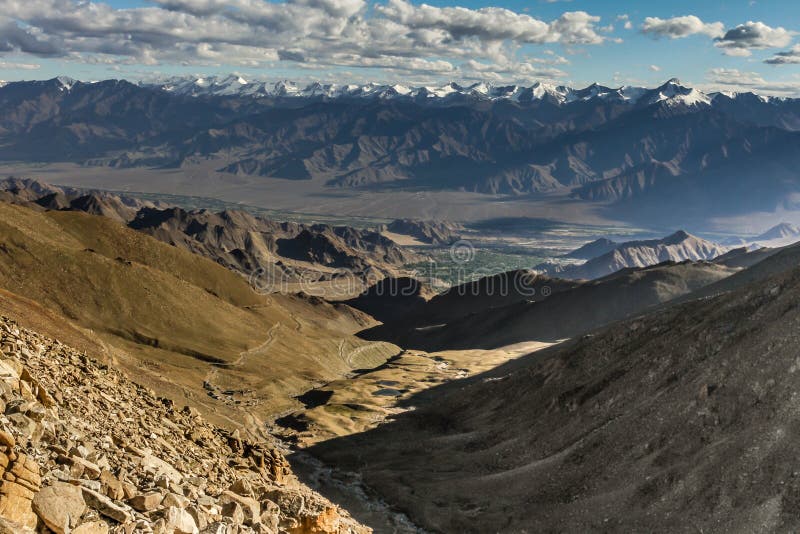 Himalaja mit Spitze-Leh Stok Kangri, Ladakh, Indien stockbild Himalaja mit Spitze-Leh Stok Kangri, Ladakh, Indien stockbild