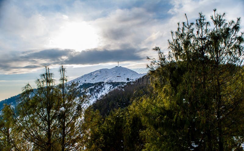 Himalayan mountain range covered with the snow at patnitop a city of Jammu, Winter landscape. Himalayan mountain range covered with the snow at patnitop a city royalty free stock photography Himalayan mountain range covered with the snow at patnitop a city of Jammu, Winter landscape. Himalayan mountain range covered with the snow at patnitop a city royalty free stock photography