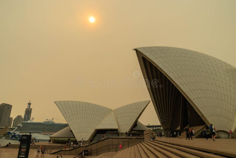 The sky and the sun over the Opera House were covered by heavy red smoke from bush fire, Australia 7-12-2019. The sky and the sun over the Opera House were covered by heavy red smoke from bush fire, Australia 7-12-2019