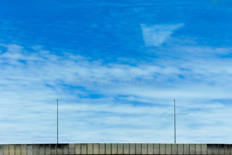 Himmel über Brücke lizenzfreie stockfotografie Himmel über Brücke lizenzfreie stockfotografie