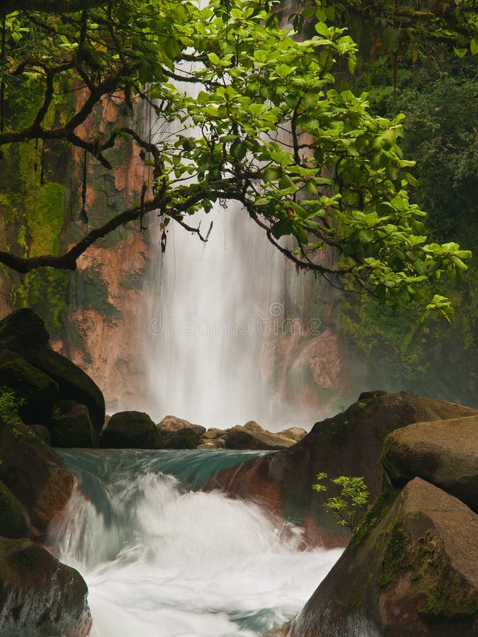 Himmlischer blauer Wasserfall lizenzfreie stockfotografie Himmlischer blauer Wasserfall lizenzfreie stockfotografie