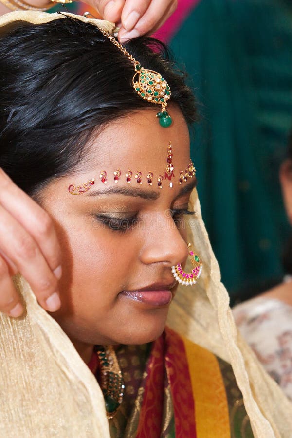 Traditional Bengali Bridal Look with Stunning Jewellery