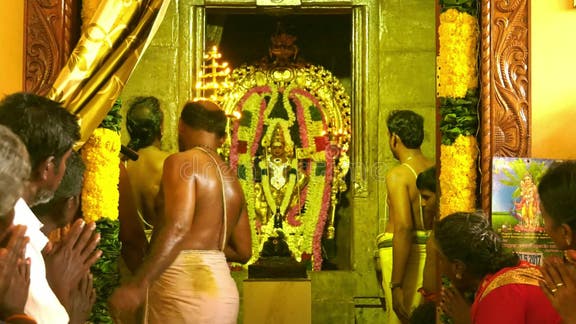 hinduism people praying