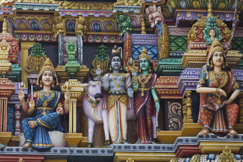 Hinduisk kalitempel för statyer i Trincomalee, Sri Lanka royaltyfria foton Hinduisk kalitempel för statyer i Trincomalee, Sri Lanka royaltyfria foton