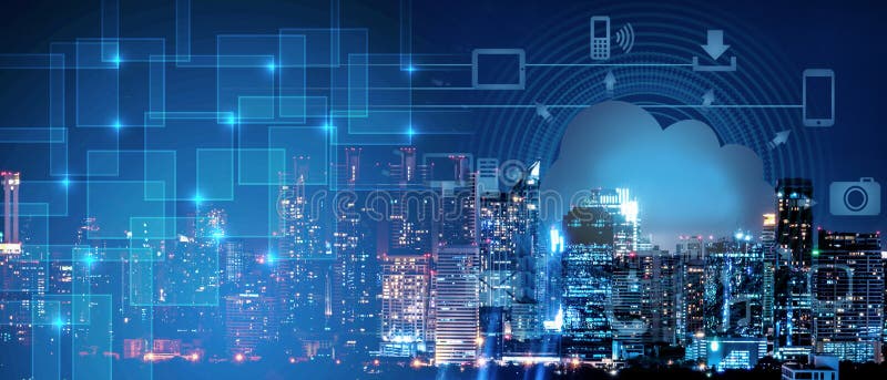 Hintergrund der intelligenten Stadtintelligenzvernetzung auf clound Technologie, Nachtstadtbild mit digitalem und Wolkentechnolog stockfoto