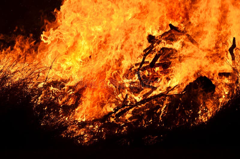 Hintergrundprasselndes feuer-Flammen von Bushfire glühen nachts stockfotos Hintergrundprasselndes feuer-Flammen von Bushfire glühen nachts stockfotos