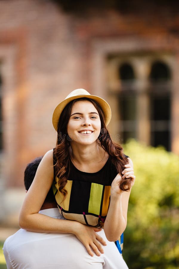 Hip young couple having fun royalty free stock images Hip young couple having fun royalty free stock images