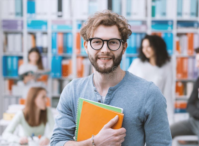 Hippie-Hochschulstudent, der Notizbücher hält stockbilder Hippie-Hochschulstudent, der Notizbücher hält stockbilder