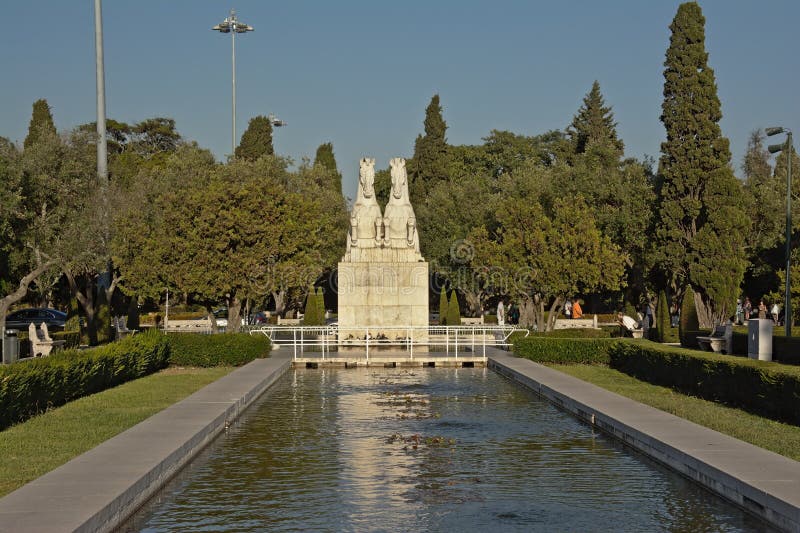 Hippocamp pond in PraÃ§a do ImpÃ©rio, Lisbon