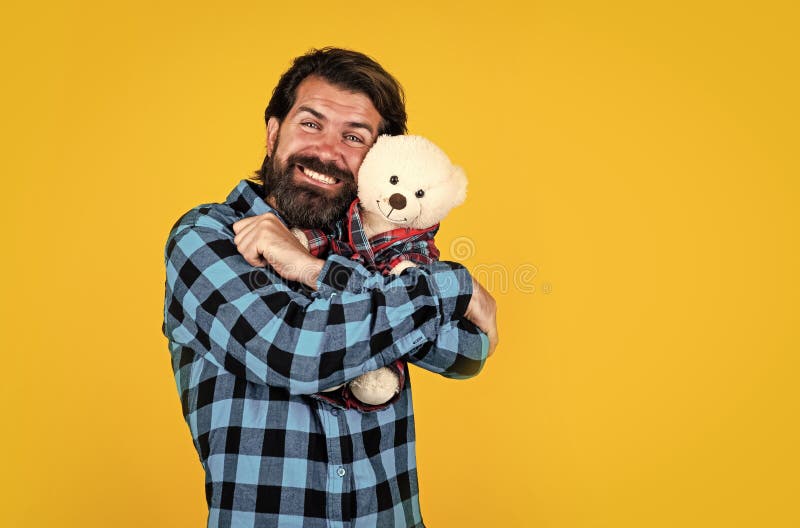 Brinquedos para criança menina pequena com brinquedo de urso macio menina  jogando jogo na sala de jogos feliz infância aniversário abraçando um  ursinho de pelúcia loja de brinquedos dia das crianças melhor