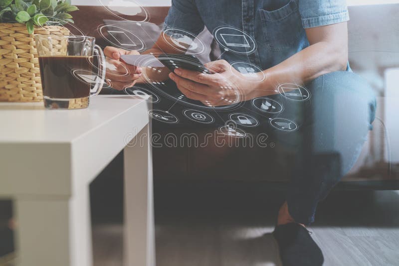 hipster hand die slimme telefoon, digitaal tablet dokkend toetsenbord, h met behulp van stock foto's hipster hand die slimme telefoon, digitaal tablet dokkend toetsenbord, h met behulp van stock foto's