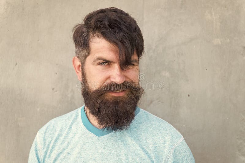 Hipster Lifestyle Brutal gut aussehender reifer Hipster Bart- und Schnurrbartenzucht Langhaar Knall Cool Hipster stockbild Hipster Lifestyle Brutal gut aussehender reifer Hipster Bart- und Schnurrbartenzucht Langhaar Knall Cool Hipster stockbild