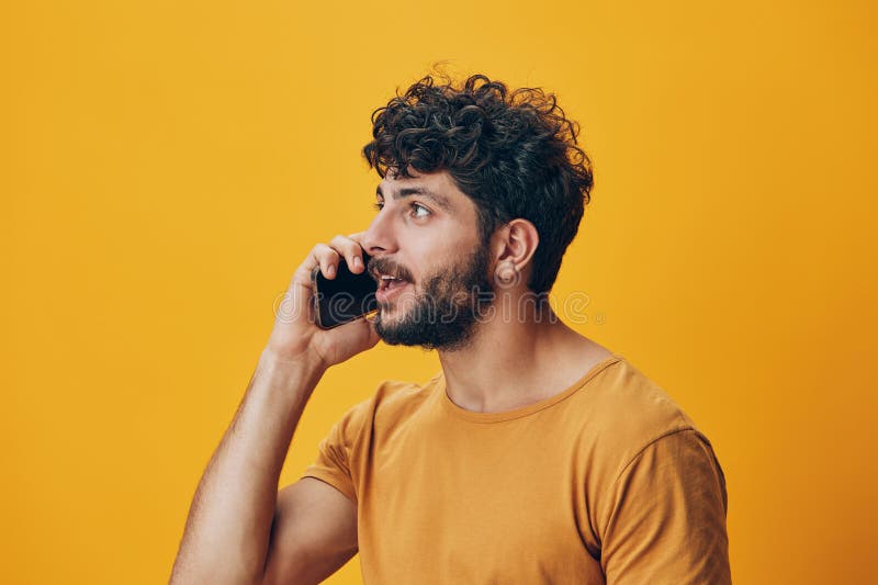 Persoană model cu expresie față bărbat portret adult portret galben tip alb izolat fundal problemă tip caucazian royalty free stock images
