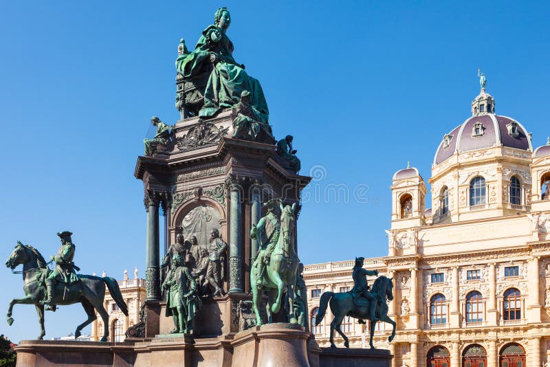 Histoire naturelle de Maria Theresa Sculpture et de musée image stock Histoire naturelle de Maria Theresa Sculpture et de musée image stock
