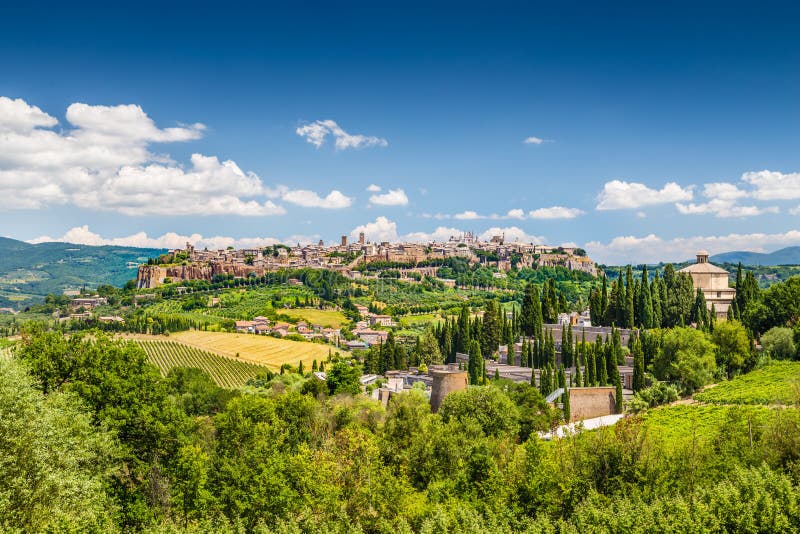 Schöne Aussicht auf die Altstadt von Orvieto, Umbrien, Italien.