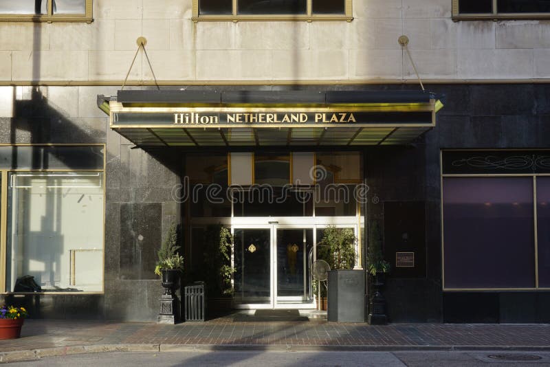 Historisch Hilton Netherland Plaza Hotel in de Carew-Toren, Cincinnati royalty-vrije stock afbeelding Historisch Hilton Netherland Plaza Hotel in de Carew-Toren, Cincinnati royalty-vrije stock afbeelding
