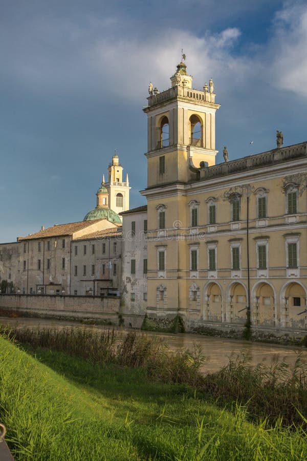 Historisch Paleis van Reggia Di Colorno, Parma, Emilia Romagna-gebied, Italië royalty-vrije stock foto Historisch Paleis van Reggia Di Colorno, Parma, Emilia Romagna-gebied, Italië royalty-vrije stock foto