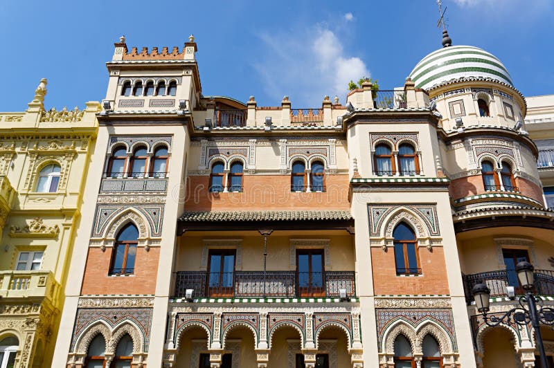 Historische Gebäude und Monumente von Sevilla, Spanien Spanische Baustile von gotischem und von Mudejar, barock lizenzfreie stockfotos Historische Gebäude und Monumente von Sevilla, Spanien Spanische Baustile von gotischem und von Mudejar, barock lizenzfreie stockfotos