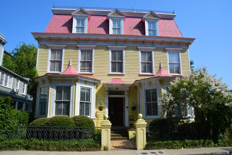 CHARLESTON SOUTH CAROLINA USA JUNE 27 2016: Historic houses along Battery st excellent example of 18th-century Georgian townhouse construction in Charleston, South Carolina. CHARLESTON SOUTH CAROLINA USA JUNE 27 2016: Historic houses along Battery st excellent example of 18th-century Georgian townhouse construction in Charleston, South Carolina