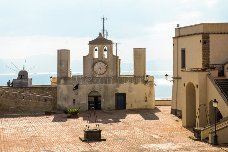 Historische Kirche Sant ‚t Erasmo in der Festung Sant ‚Elmo in Neapel Italien lizenzfreies stockbild Historische Kirche Sant ‚t Erasmo in der Festung Sant ‚Elmo in Neapel Italien lizenzfreies stockbild
