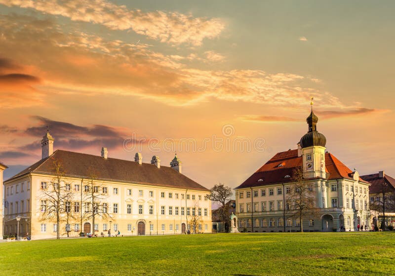 Historisches Zentrum von Altotto in Bayern bei Sonnenuntergang Deutschland lizenzfreie stockfotos Historisches Zentrum von Altotto in Bayern bei Sonnenuntergang Deutschland lizenzfreie stockfotos