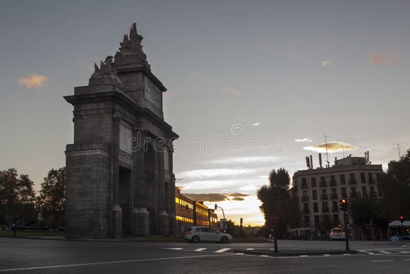 Historisk monument Puerta de Toledo eller Toledos port i madrid royaltyfri bild Historisk monument Puerta de Toledo eller Toledos port i madrid royaltyfri bild