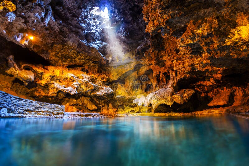 Historisk plats för grotta och för handfat i den Banff nationalparken, Kanada arkivbilder Historisk plats för grotta och för handfat i den Banff nationalparken, Kanada arkivbilder