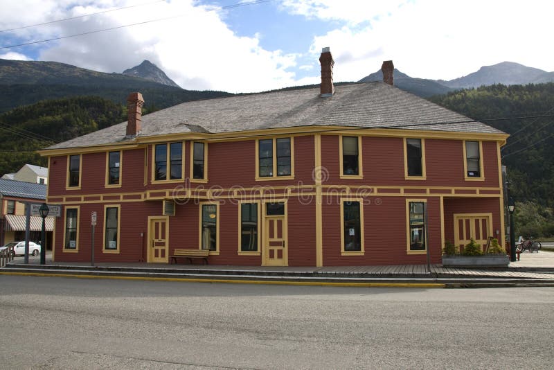Historiska byggnader i Skagway, AK arkivbild