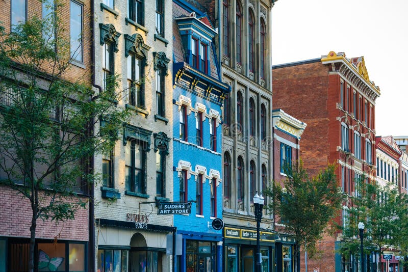 Historiska byggnader l? ngs vinrankagatan in? ver - Rhen, Cincinnati, Ohio arkivbild