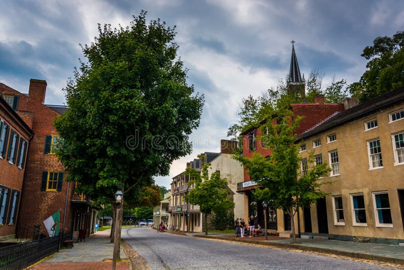 Historiska byggnader längs den Shenandoah gatan i harpers färja, oss arkivfoto