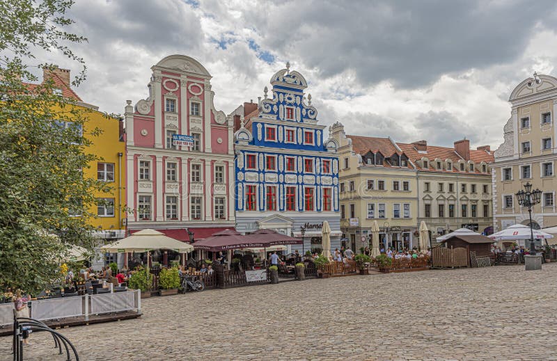 Historiska byggnader på haymarket square rynek sienny szczecin royaltyfria bilder