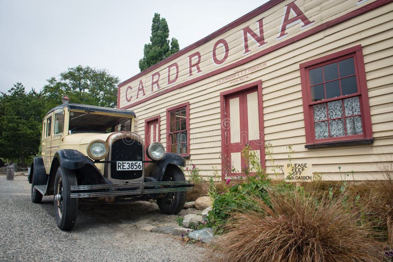Historiskt Cardrona hotell som byggs i 1863 nära staden av Wanaka, Nya Zeeland arkivbild Historiskt Cardrona hotell som byggs i 1863 nära staden av Wanaka, Nya Zeeland arkivbild