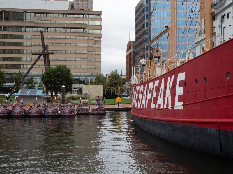 Historiskt skepp för Förenta staternafyrskeppChesapeake som anslutas i Baltimore den inre hamnen arkivbild Historiskt skepp för Förenta staternafyrskeppChesapeake som anslutas i Baltimore den inre hamnen arkivbild