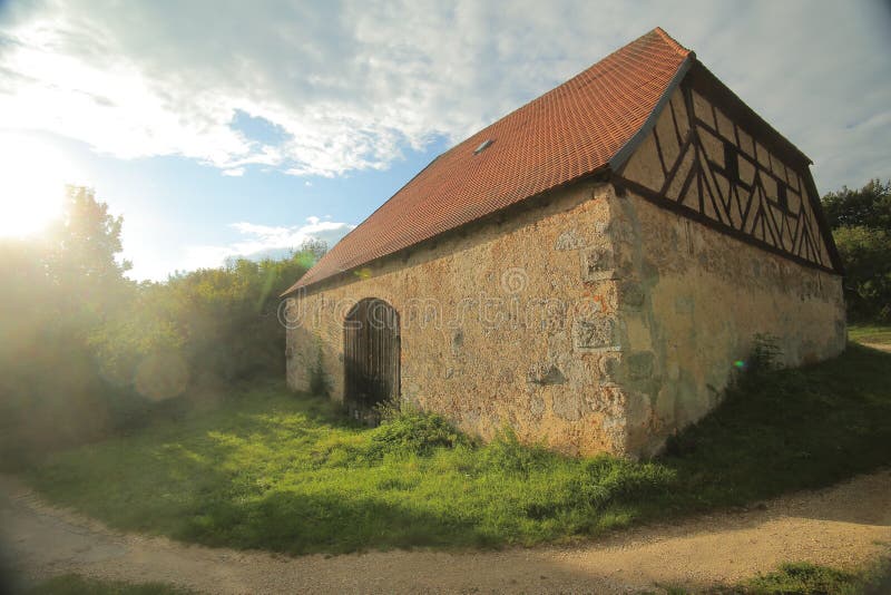 Historyczna połówka cembrował stajnię w Pfaffenhofen, Górny Palatinate, Niemcy fotografia stock