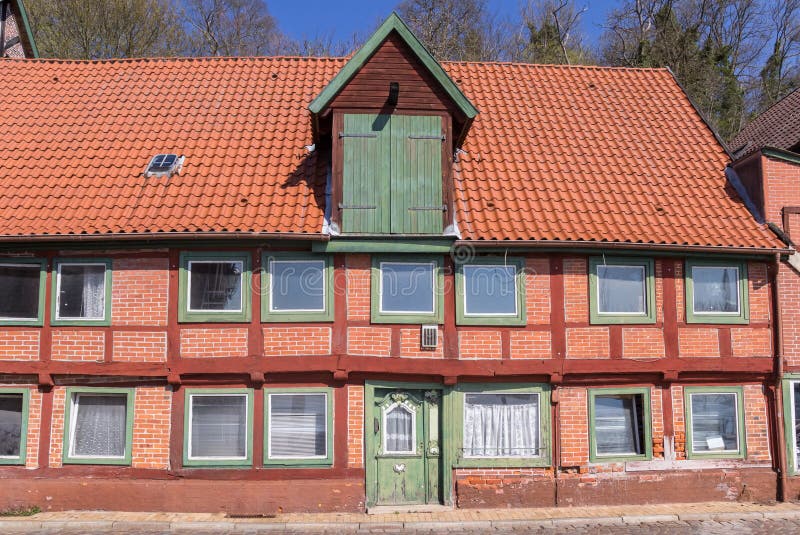Historyczna połówka cembrujący dom w Lauenburg obrazy stock