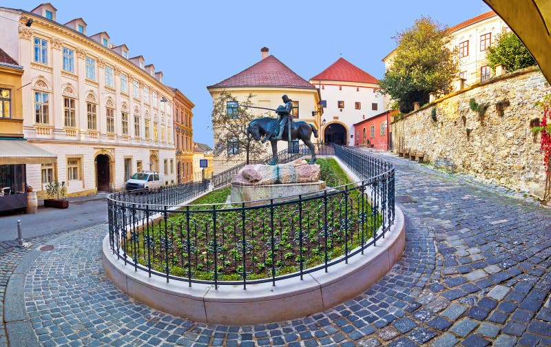 Historyczna Zagreb ulica i kamień brama obrazy stock Historyczna Zagreb ulica i kamień brama obrazy stock