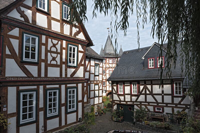 Historyczni ryglowi domy w starym miasteczku braunfels, hess obraz stock
